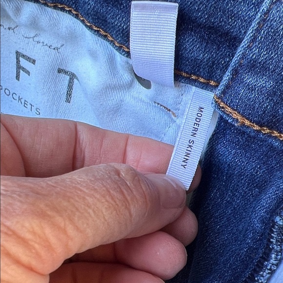 Distressed Loft Modern Skinny Blue Jeans Size 12 - Picture 5 of 6